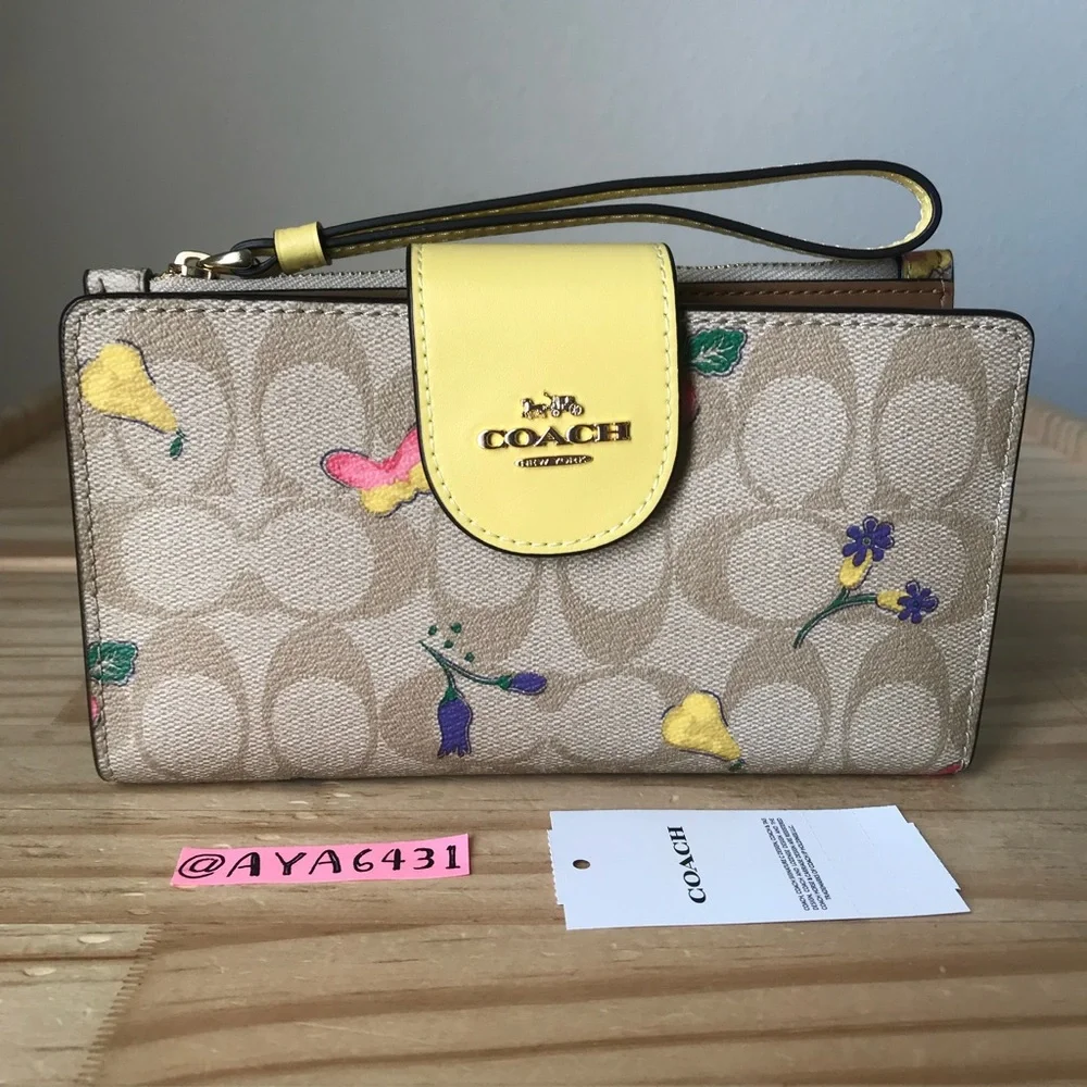 Coach wallet๐๐ - Picture 1 of 10